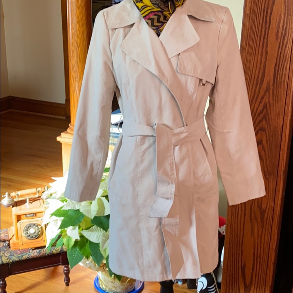 EUC Ellen Tracy khaki short trench, PS